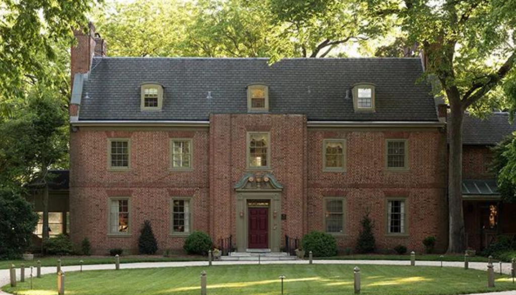 Exterior of Great Oak Manor